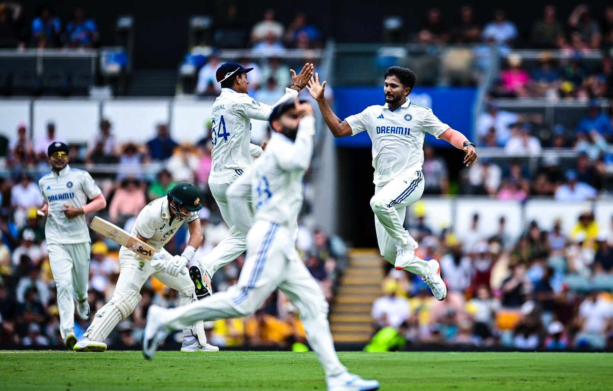 AUS vs IND: Virat Kohli Shuts Down Gabba Crowd with Brilliant Slip Catch